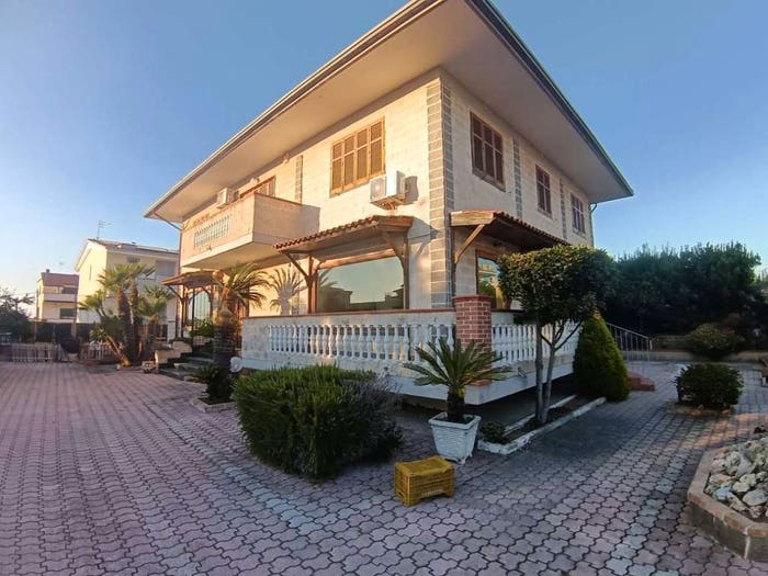 Casa con 6 locali in vendita in via II TRAVERSA GROTTA DELL'OLMO, Licola Paese, Giugliano in Campania