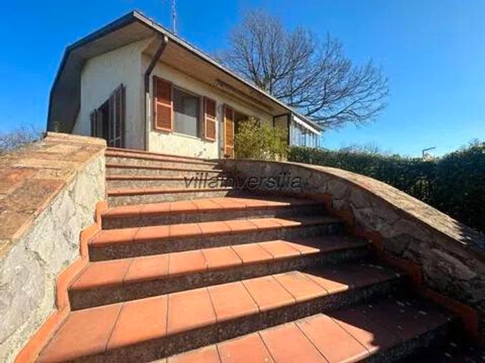 Casa con 6 locali in vendita in Strada Senza Nome, Semproniano