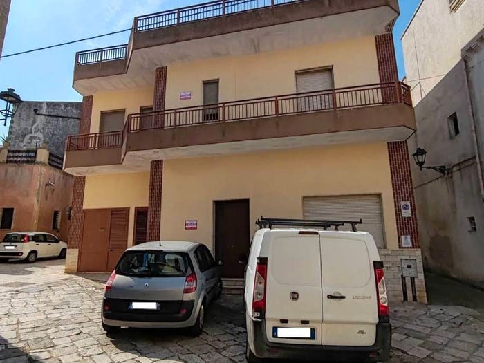 Casa con 6 locali in vendita in Via Xxiv Maggio, Centro, Gagliano del Capo