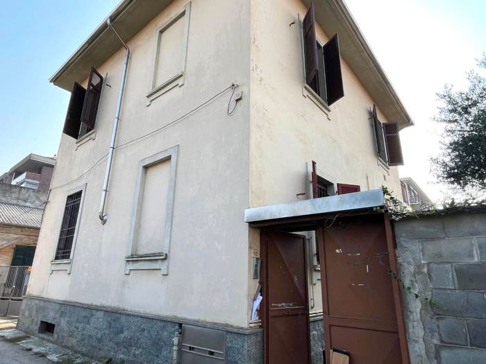 Casa con 6 locali in vendita in Via delle Rosette, Sant'Antonio, Novara