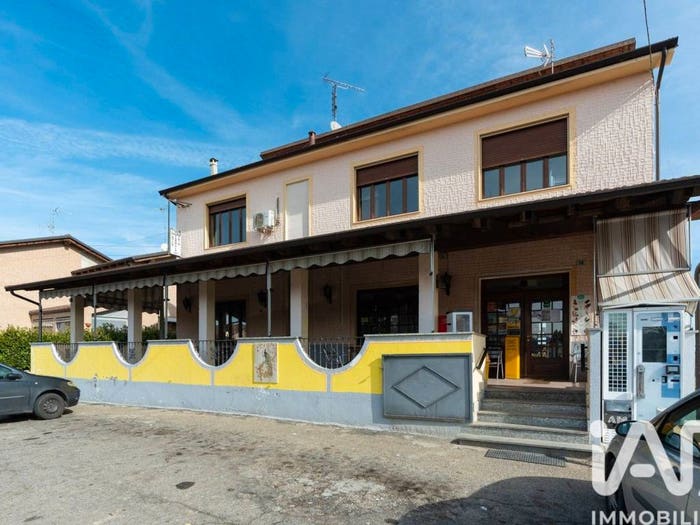 Casa con 6 locali in vendita in Viale Cavalieri di Vittorio Veneto, Cantarana