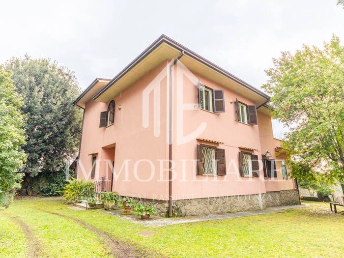 Casa con 6 locali in vendita in Via Giuseppe Garibaldi, Centro, Lariano