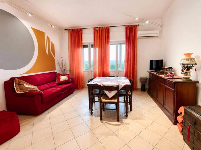 Appartamento quadrilocale in vendita in Via Giuseppe Garibaldi, Centro, Lajatico