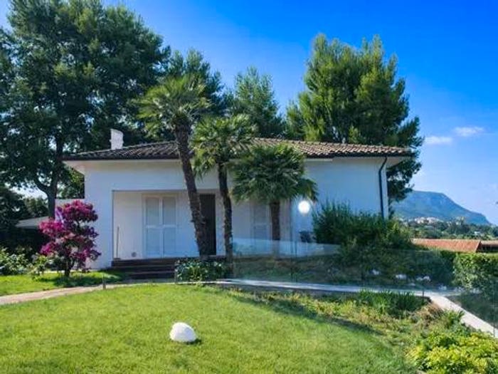 Casa con 6 locali in vendita in Marcelli, Numana