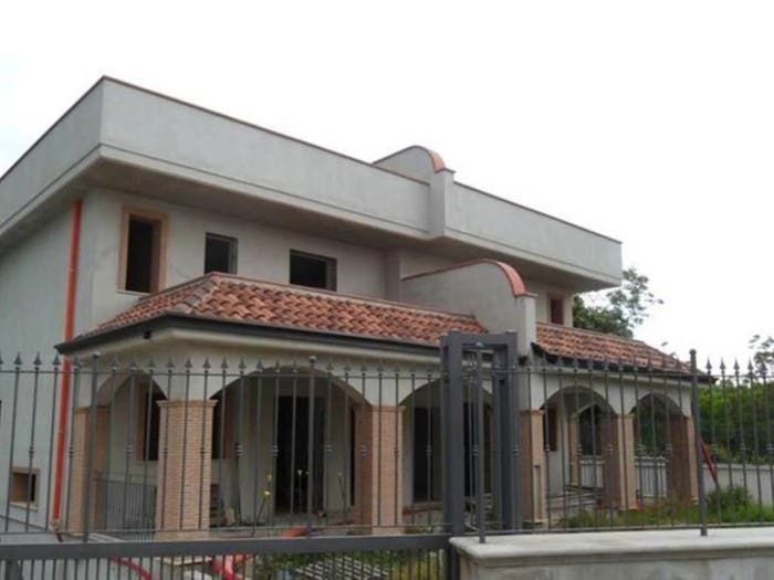Casa con 6 locali in vendita in Liveri