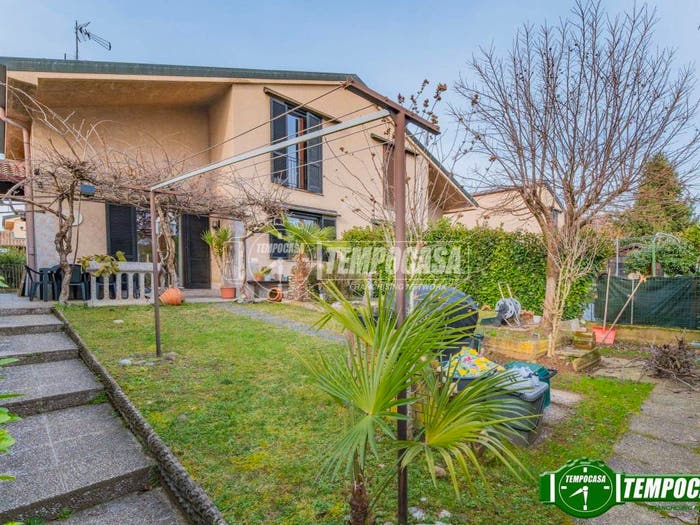 Casa trilocale in vendita in Via P d Francesca, Centro, Inveruno
