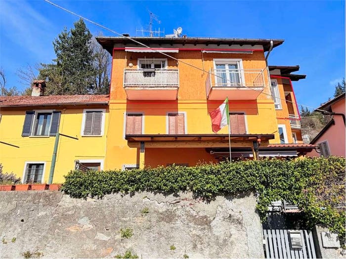 Casa quadrilocale in vendita in Colmegna, Luino