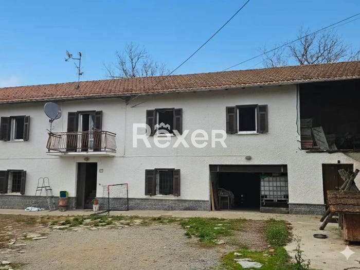 Casa con 5 locali in vendita in Località Piano, Dego