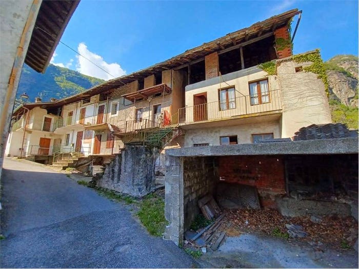 Casa con 6 locali in vendita in Donnas