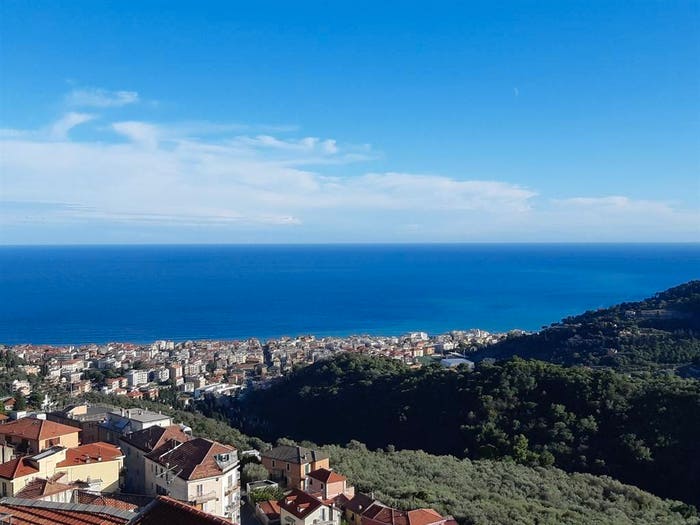 Appartamento trilocale in vendita in Via Roma Borgo Barusso, Alassio