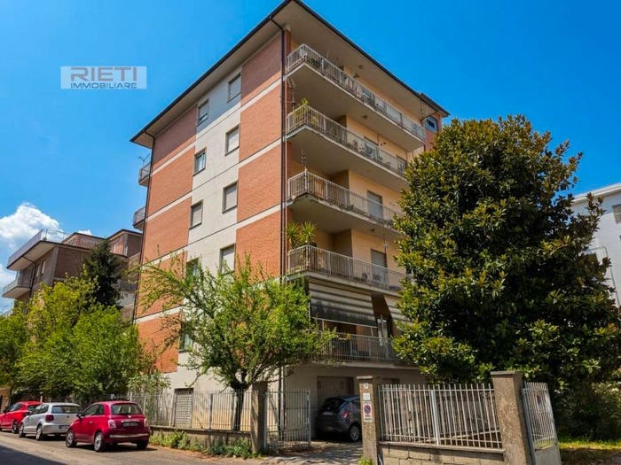 Appartamento con 5 locali in vendita in Via Contigliano, Rieti
