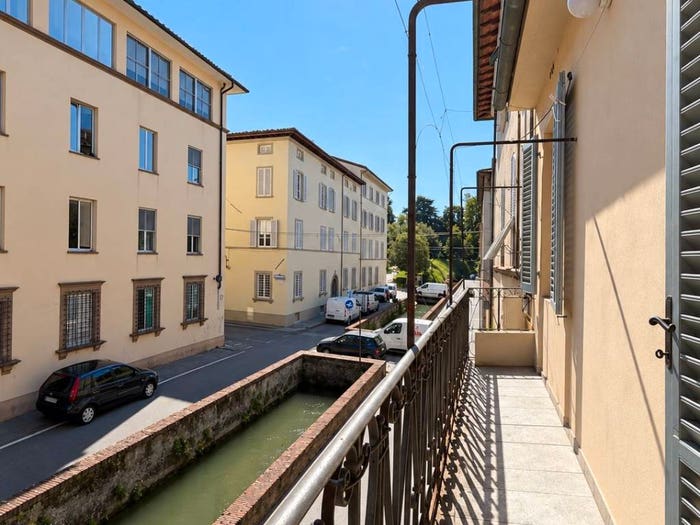 Appartamento con 6 locali in vendita in Via del Fosso, Piazza Anfiteatro Torre Guinigi, Lucca