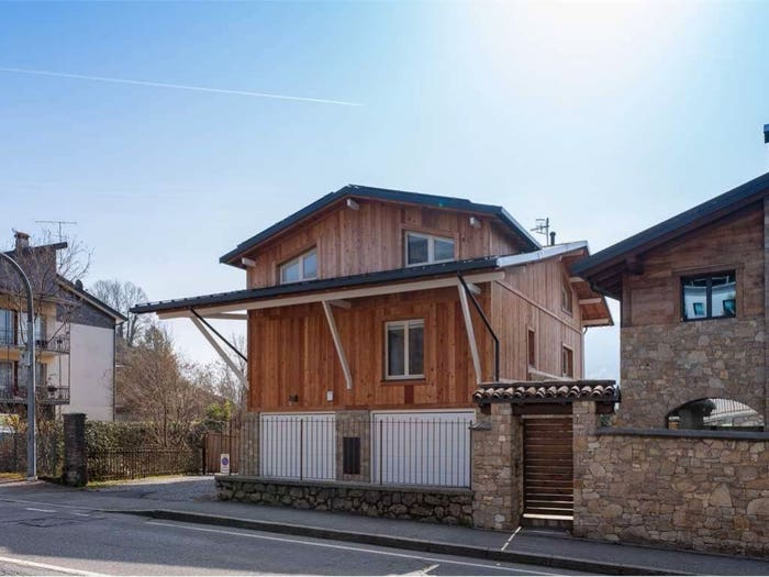 Casa quadrilocale in vendita in Via Vittorio Emanuele, Centro, Clusone