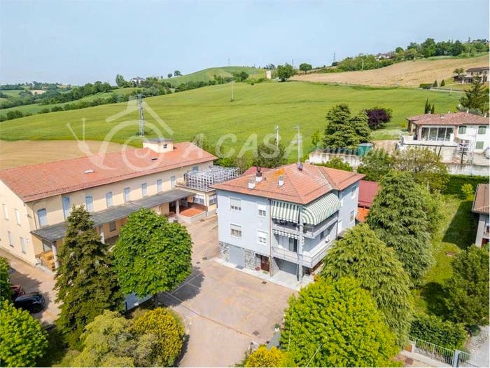 Casa con 6 locali in vendita in Strada Provinciale di Mulazzano, Lesignano de' Bagni