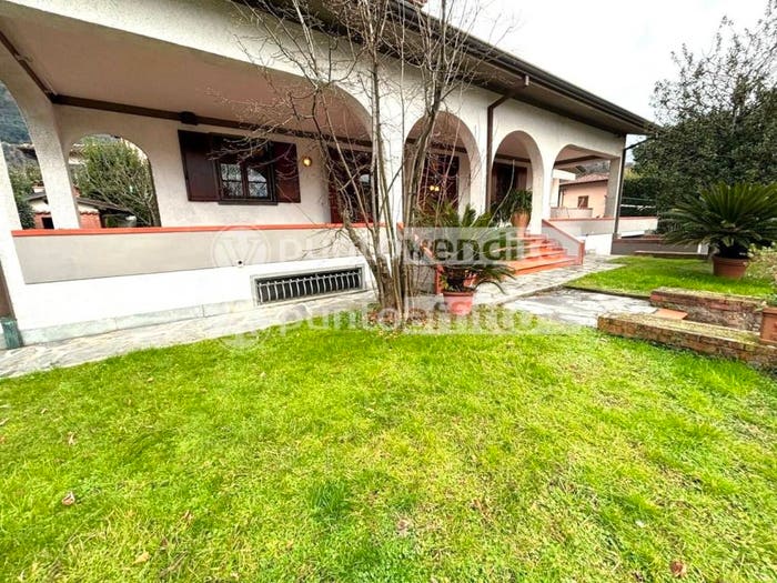 Casa con 6 locali in vendita in Via Romboni, Camaiore Paese, Camaiore