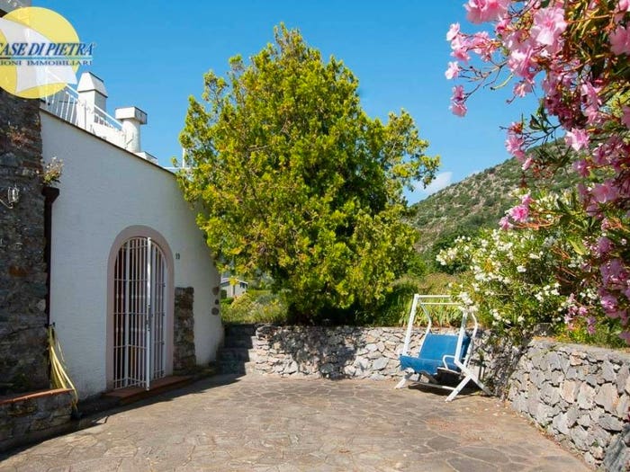 Casa con 6 locali in vendita in VIA MOGLI, Centro, Boissano