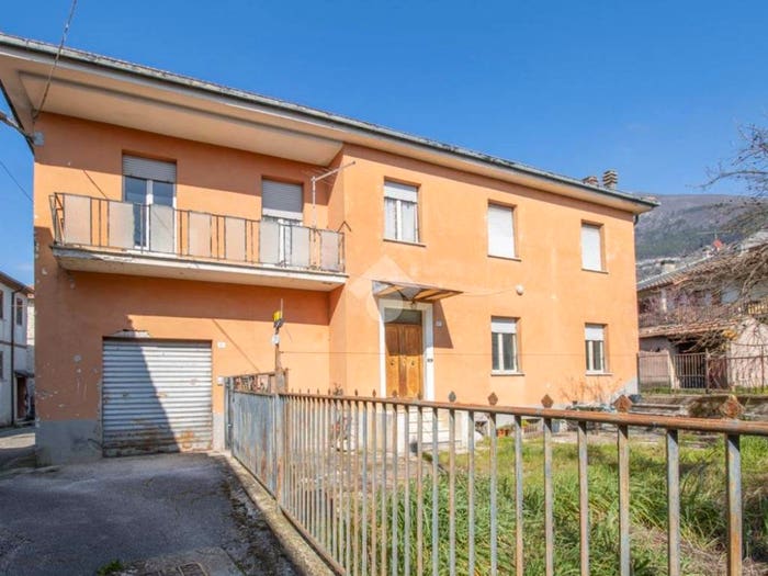 Casa quadrilocale in vendita in Borgo Provaroni, Villa Provaroni, Poggio Bustone