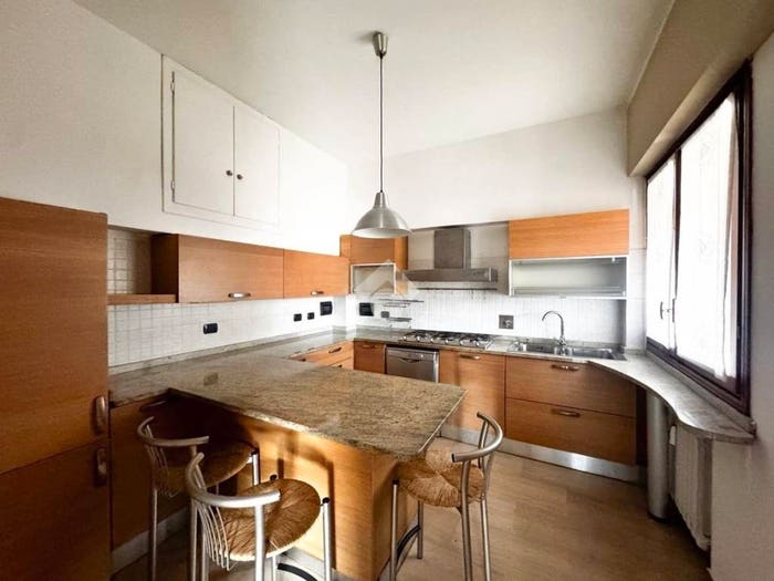 Appartamento trilocale in vendita in Via Dante Alighieri, Centro Storico, Reggio Emilia