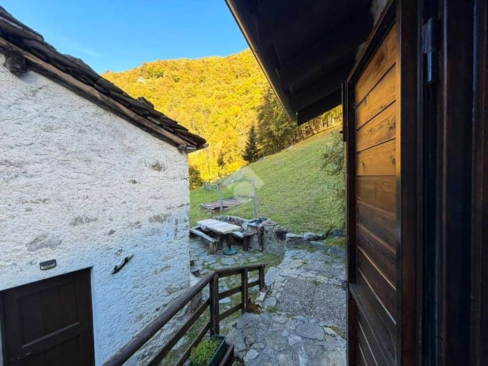 Casa con 5 locali in vendita in Via Giabbio, Premana