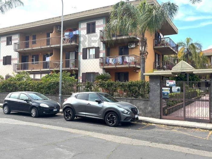Appartamento trilocale in vendita in Via IV Novembre, Centro, Aci Catena