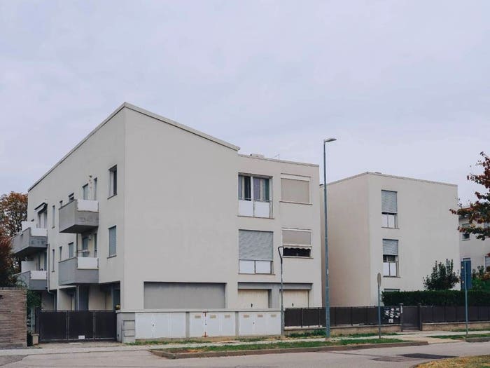 Appartamento trilocale in vendita in Via Domenico Modugno, Cento Paese, Cento