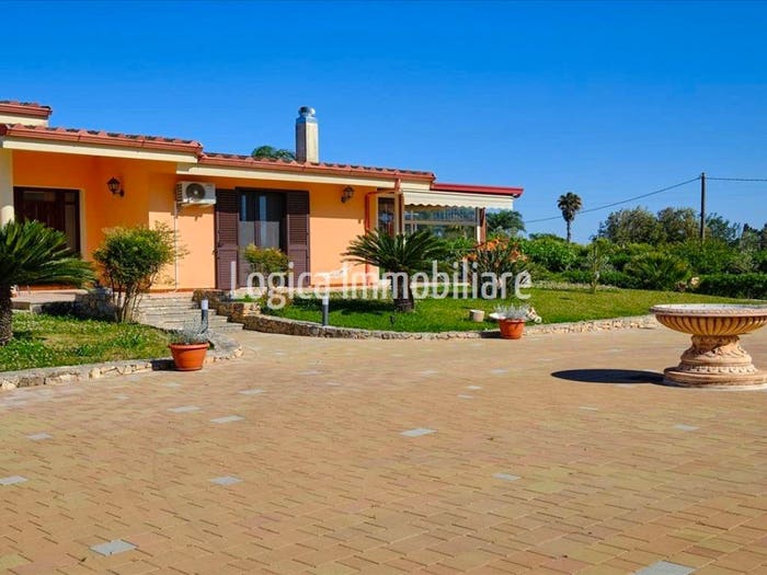 Casa quadrilocale in vendita in Via Vecchia Cursi, Castrignano de' Greci