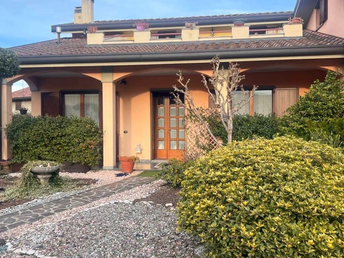 Casa con 6 locali in vendita in Via De Amicis, Suisio