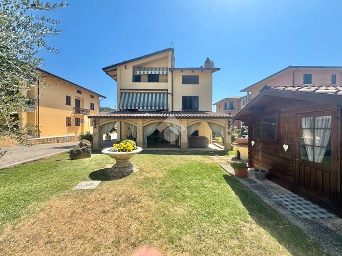 Appartamento con 6 locali in vendita in Via Don Mariano Dionigi, Palazzo Petrignano, Assisi