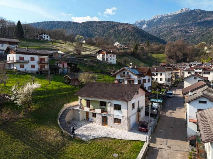 Casa con 6 locali in vendita in Via Resenterra, Centro, Lamon