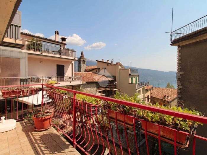 Appartamento quadrilocale in vendita in Via Chiesa, Gardola, Tignale