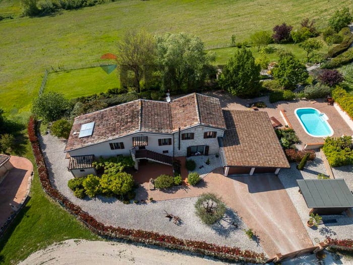 Casa con 6 locali in vendita in Fraz Costa, Arcevia