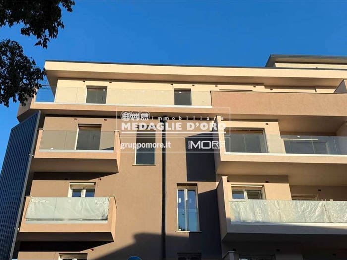Appartamento quadrilocale in vendita in strada Saliceto Panaro, San Lazzaro, Modena