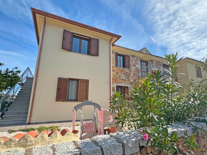 Appartamento trilocale in vendita in Via Grazia Deledda, Budoni
