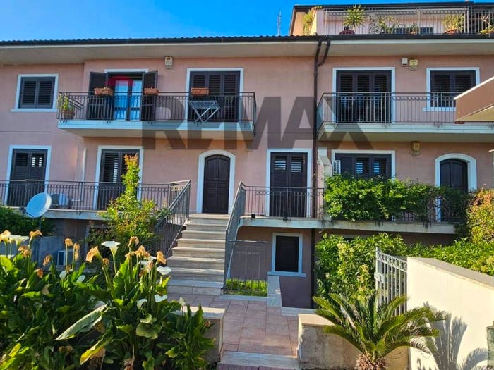 Casa con 6 locali in vendita in Via Vittorio Emanuele Da Bormida, Nuovalucello Leonardo Da Vinci, Catania