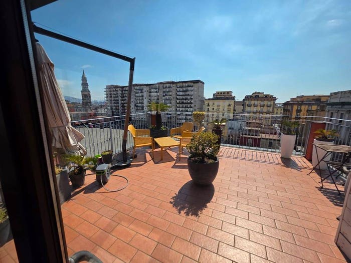 Casa con 6 locali in vendita in Piazza Mercato, Mercato, Napoli