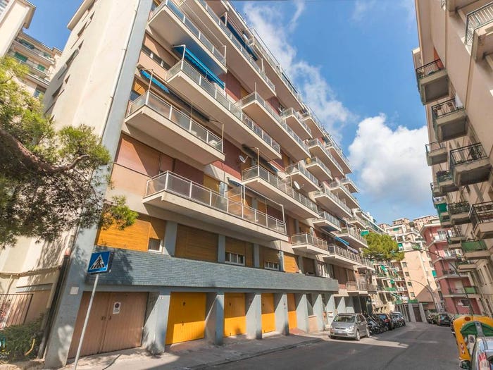 Appartamento trilocale in vendita in Via Vesuvio, Oregina, Genova