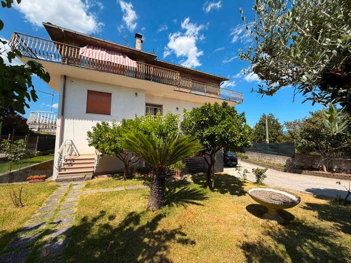 Appartamento con 5 locali in vendita in Via Frionale, Sant'angelo In Theodice, Cassino