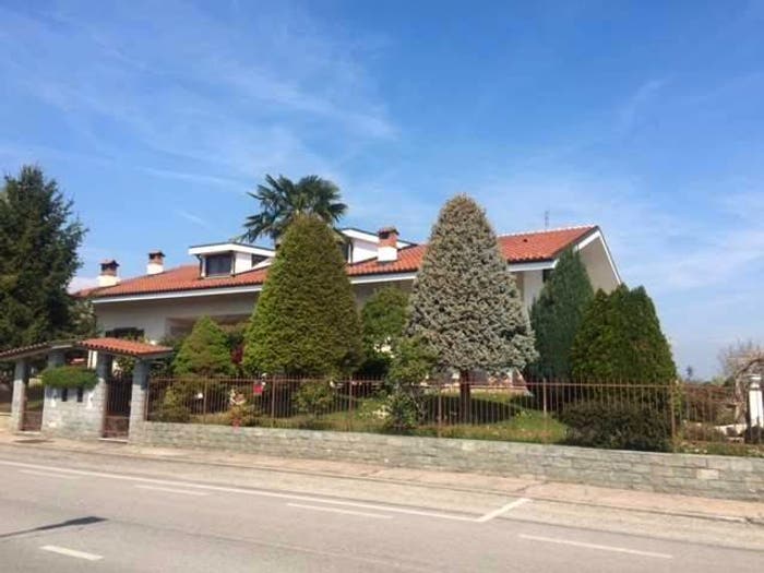 Casa con 6 locali in vendita in via Valdo Fusi, Centro, Airasca