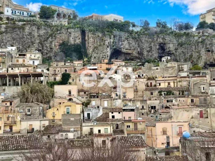 Casa con 6 locali in vendita in Modica Bassa, Modica