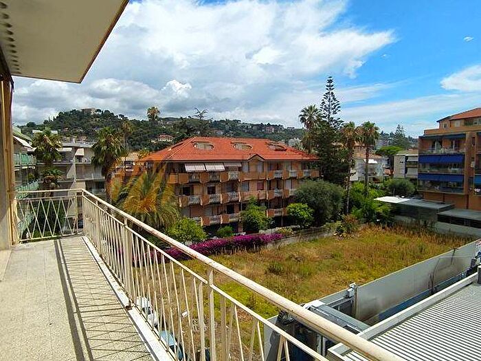 Appartamento trilocale in vendita in Via Vittorio Emanuele II, Centro, Bordighera
