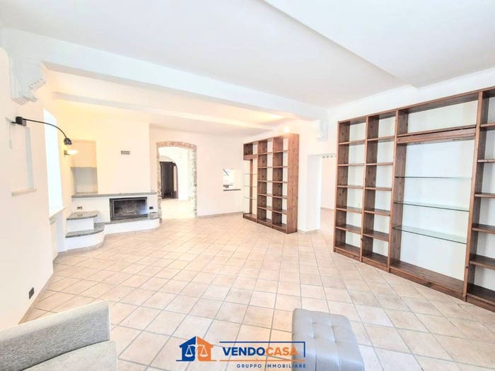 Casa con 6 locali in vendita in Via Antonio Canova, Magliolo