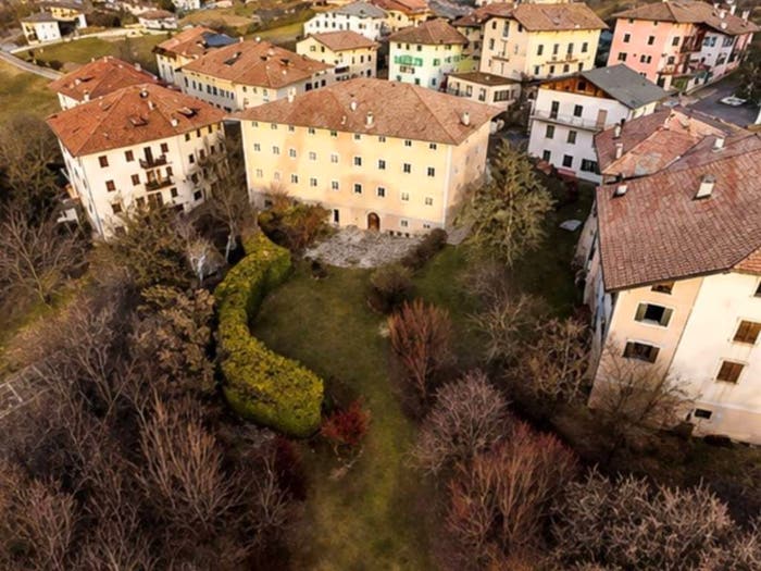 Appartamento con 6 locali in vendita in Piazza Bertagnolli, Ronzone