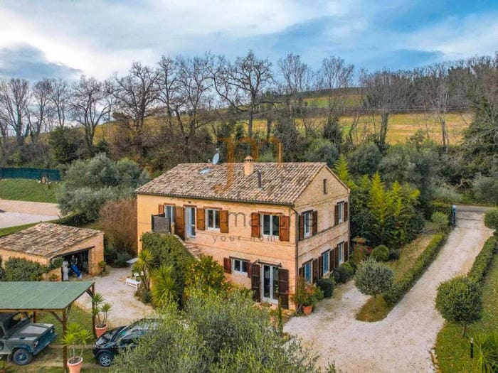 Casa quadrilocale in vendita in Montecosaro