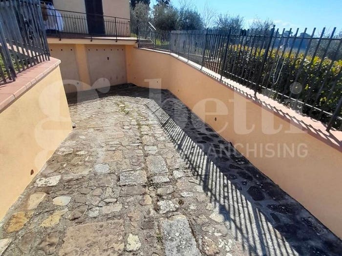 Appartamento con 6 locali in vendita in Poggibonsi