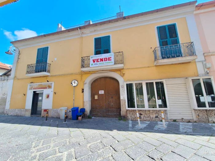 Casa con 6 locali in vendita in Via Fratelli Ferrante, Casagiove