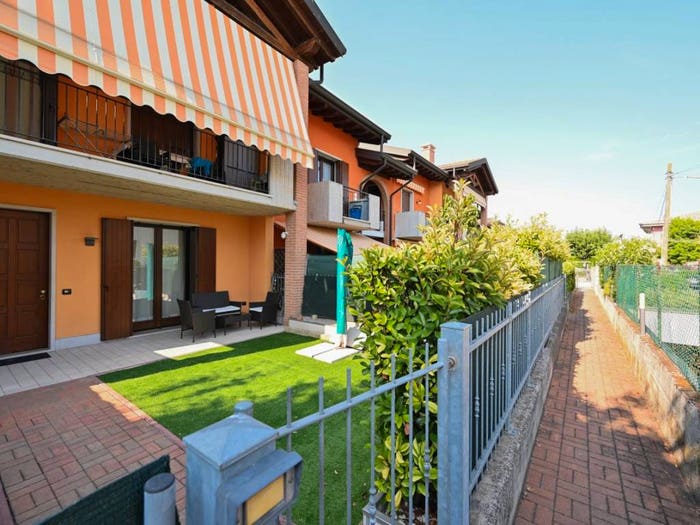 Appartamento trilocale in vendita in Via Alessandro Manzoni, Centro, Buttapietra