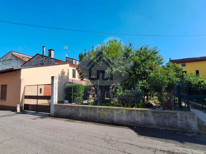Casa quadrilocale in vendita in Via Garibaldi, Centro, Robecco d'Oglio