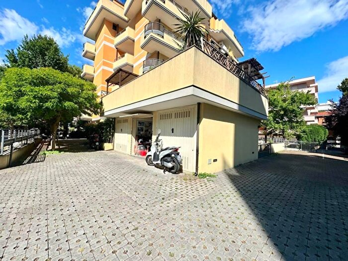 Appartamento trilocale in vendita in Viale Nazario Sauro, Rimini