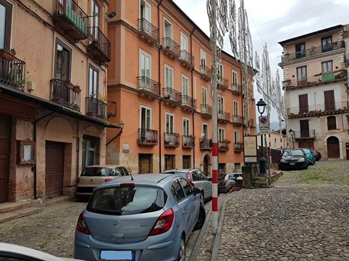 Appartamento con 6 locali in vendita in Centro Storico, Cosenza
