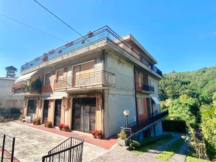 Appartamento con 6 locali in vendita in Via Riolo, Monzone, Fivizzano